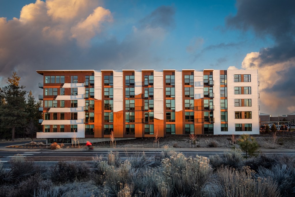 Strata_Bend_OR_Exterior_day
