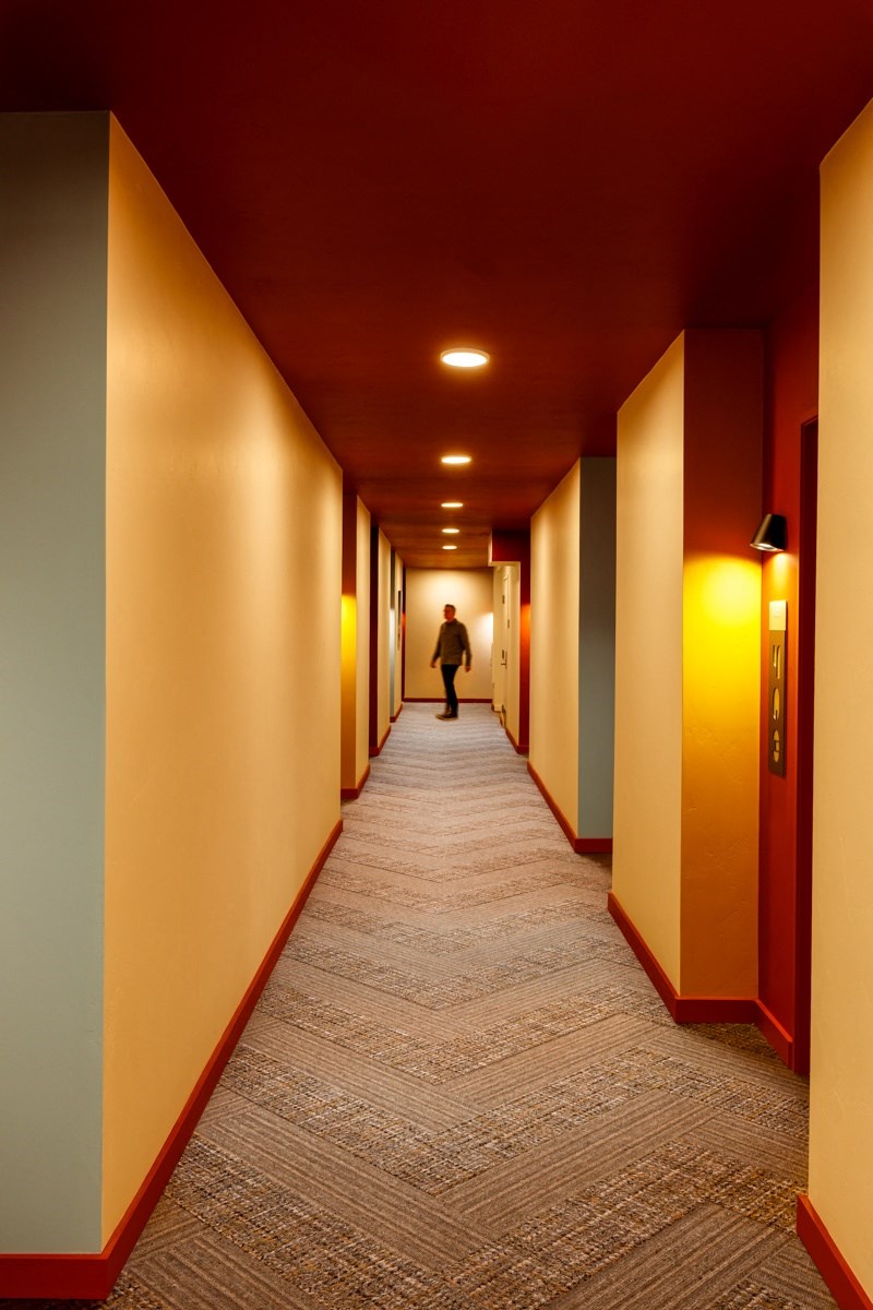 Strata_Bend_OR_Amenities_hallway