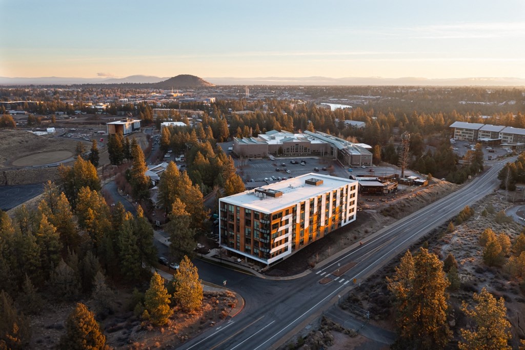 Strata_Bend_OR_Exterior_aerial
