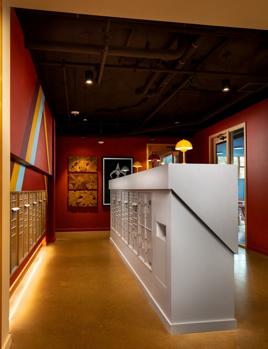 Strata_Bend_OR_Amenities_mailroom