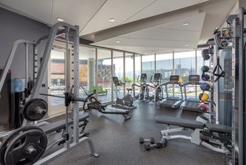 Sosuite | Studio Penthouse w W/D, Gym, On-Site Bar - Penthouse Apartment With Gym Facility