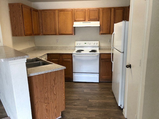 Quail Village Apartments kitchen