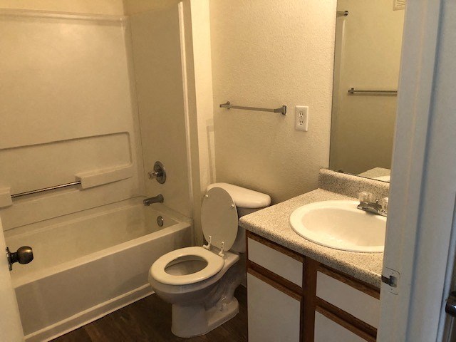 Quail Village Apartments Bathroom
