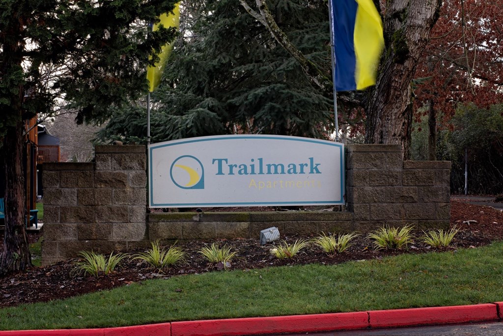 Trailmark_Gresham_OR_Exterior_Signage