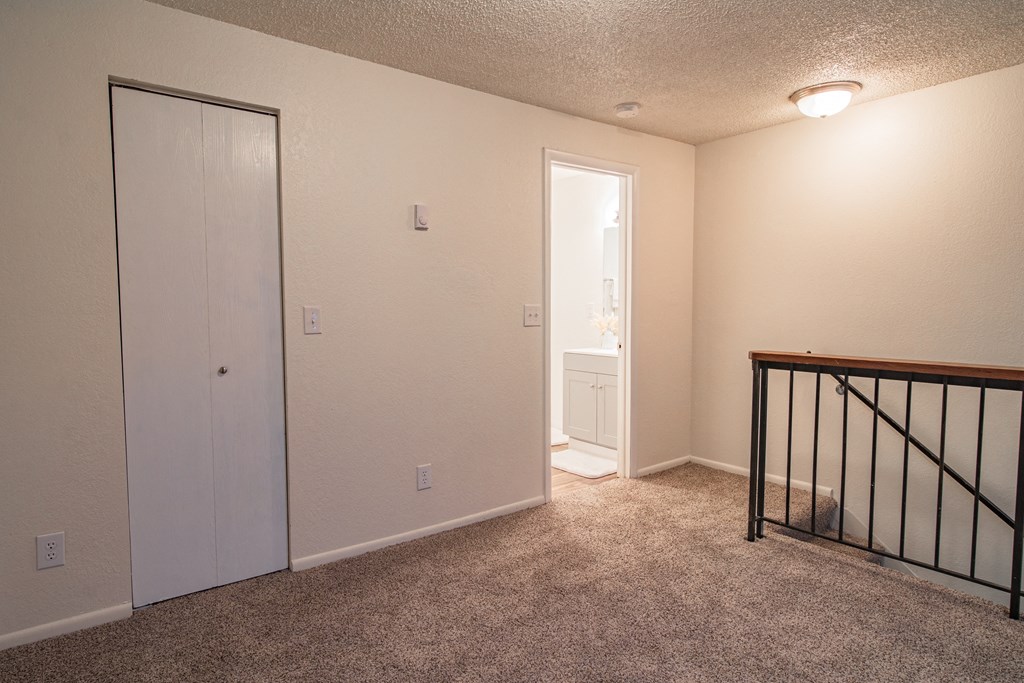The Willows Apartments bedroom and closet