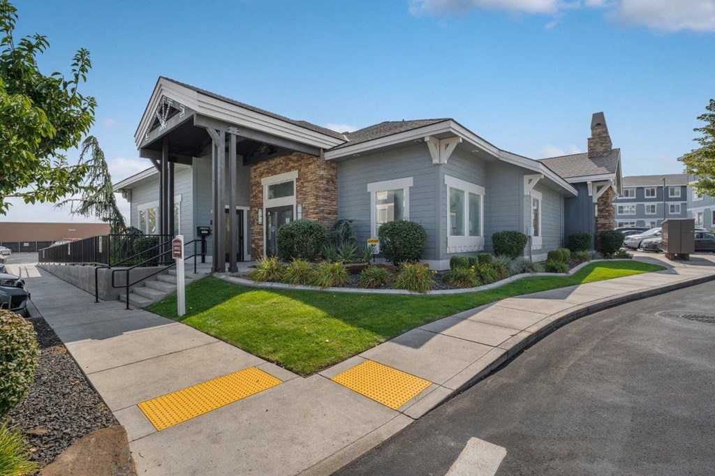 Regency Park Apartments Building Exterior