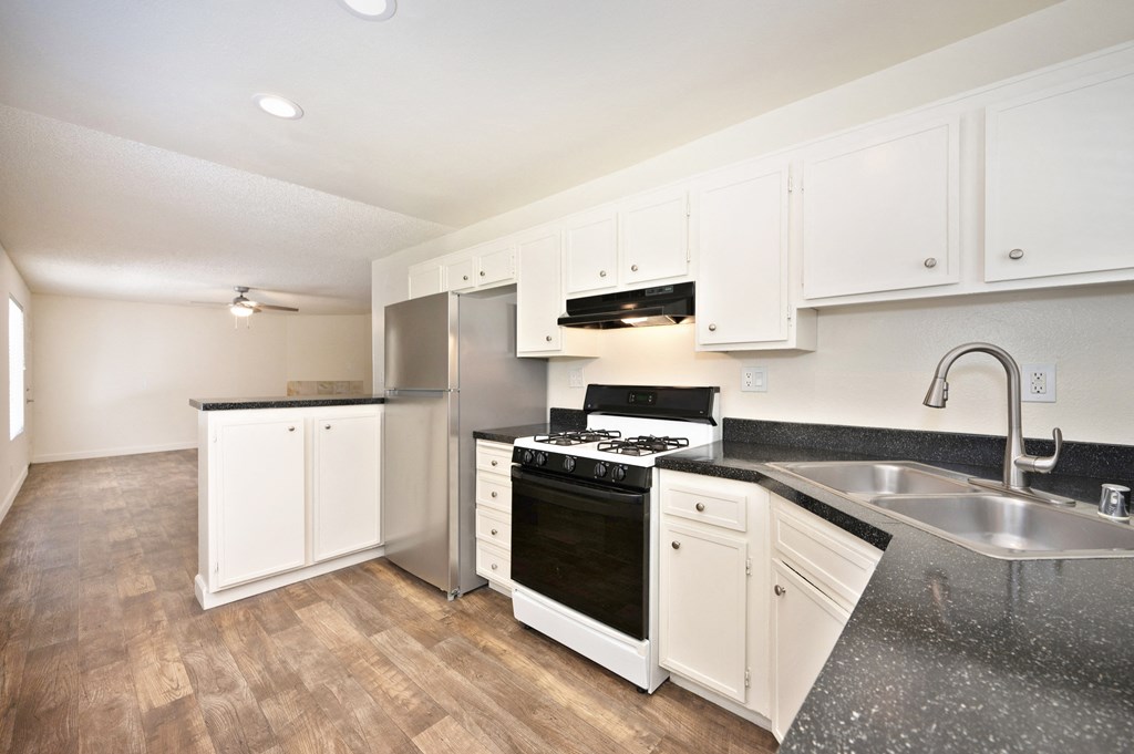 the preserve at ballantyne commons apartment kitchen with stainless steel appliances