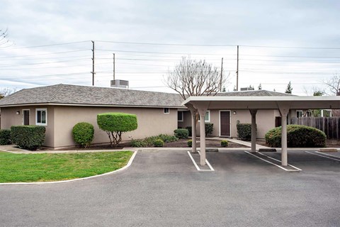 A building with a parking lot in front of it.