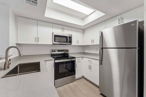 4937 West Myrtle Ave 1 Apartment for Rent