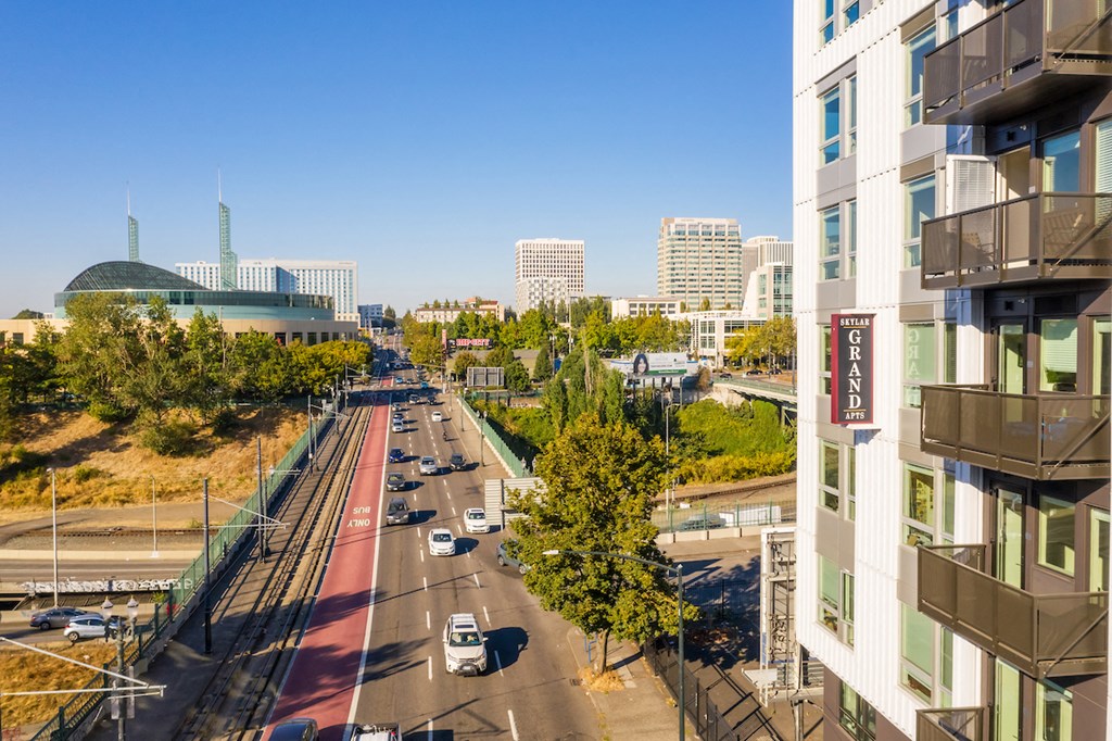 Exterior Building and MLK Blvd at Skylar Grand Apartments in Portland OR