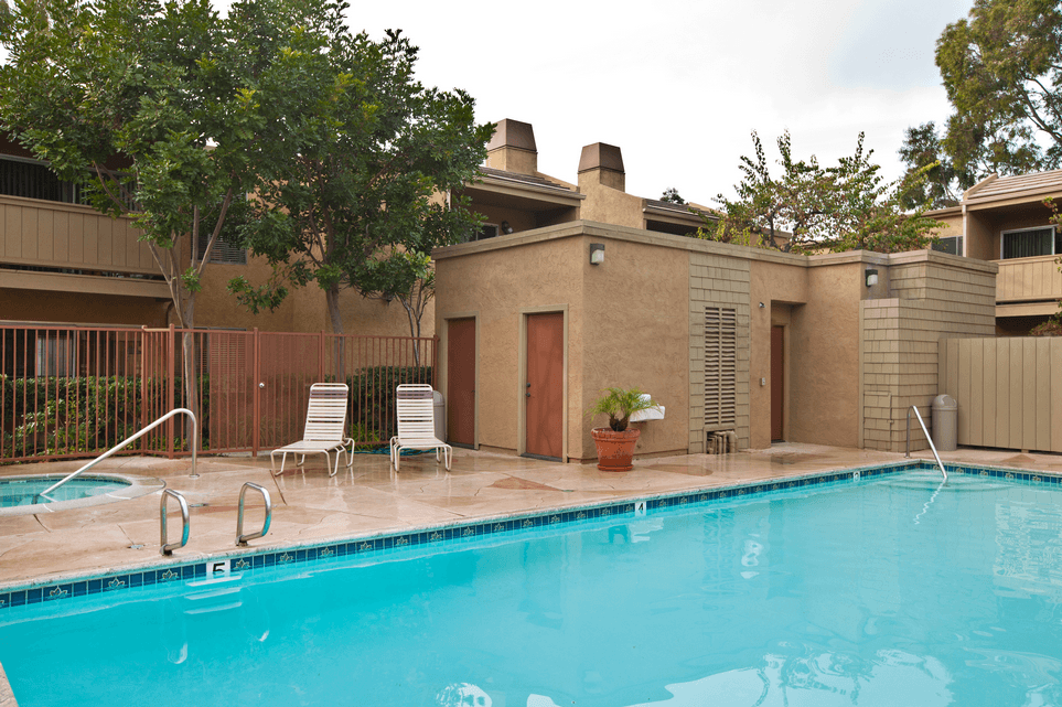 the swimming pool at the resort at governors residence
