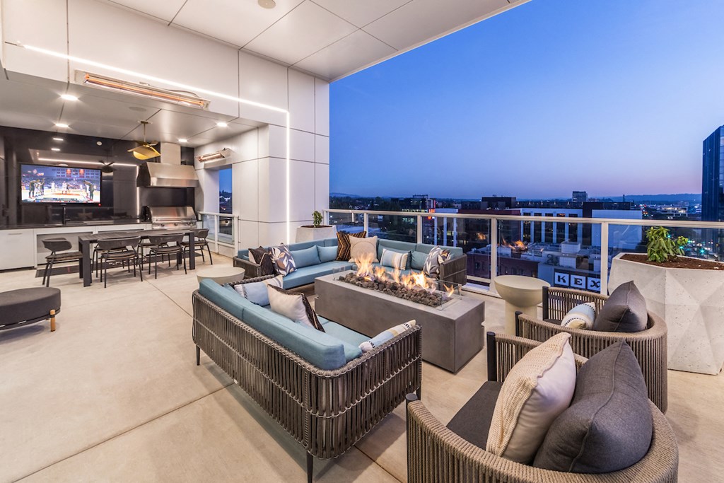 Rooftop terrace with firepit and gas grill