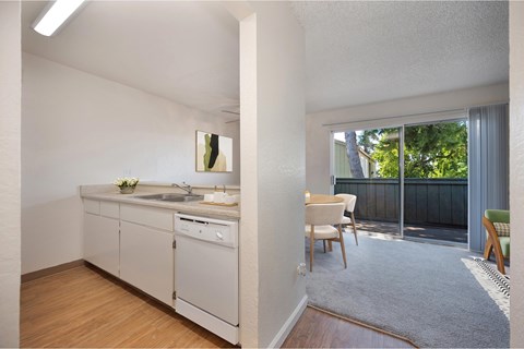 109 Lincoln Ave 3 Beds Apartment for Rent