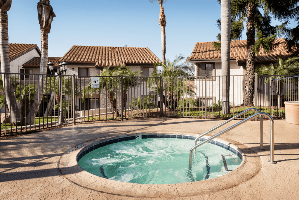 hot tub at the enclave at woodbridge apartments in sugar land, tx
