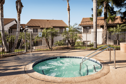 hot tub at the enclave at woodbridge apartments in sugar land, tx