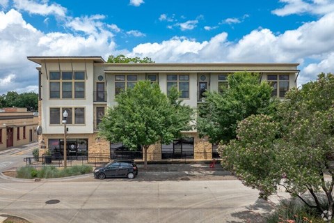 Entrance at Hickory Street Lofts Apartments, Denton, TX, 76201