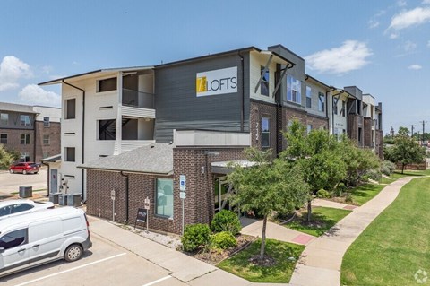 SevenTwelve Lofts Downtown UNT Denton Apartments