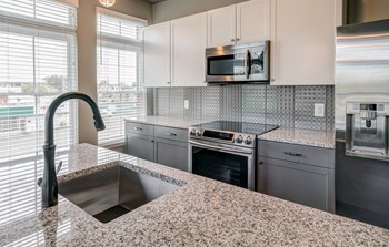 115 E. Fifth Avenue Studio-3 Beds Apartment for Rent - Photo Gallery 5