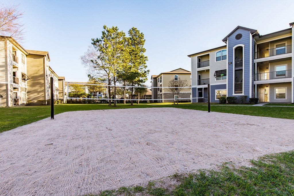 the preserve at ballantyne commons apartments courtyard and apartment buildings