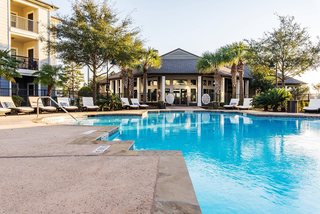 the swimming pool at the resort at longboat key club