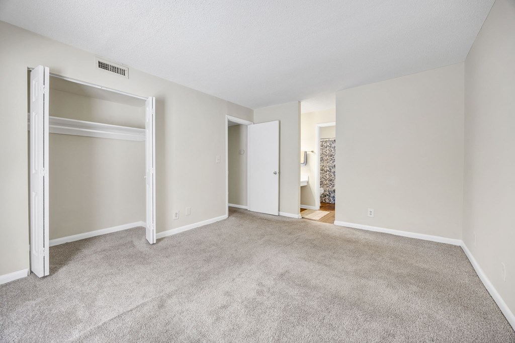 A room with a carpeted floor and white walls at Peachtree Place Apartments, Columbia 29210