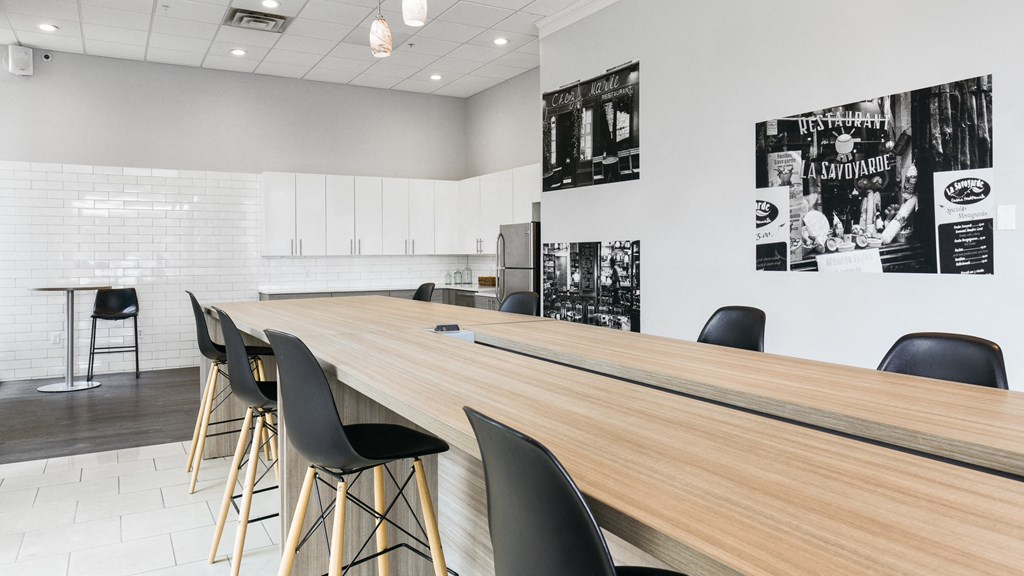 Dining and Seating area at CityView on Meridian, Indianapolis, IN,46208