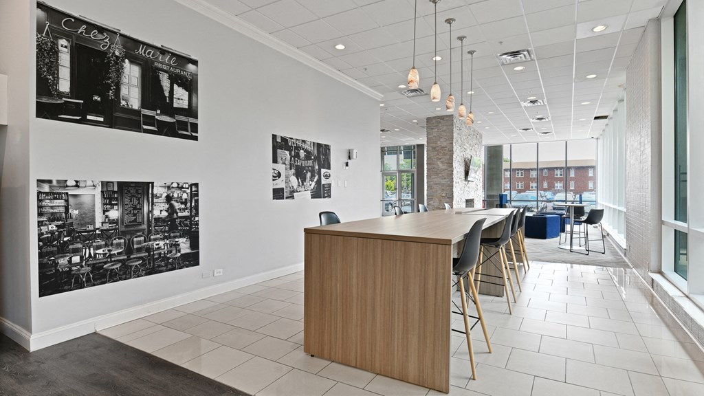 Dining area in the lounge at CityView on Meridian, Indianapolis, IN,46208