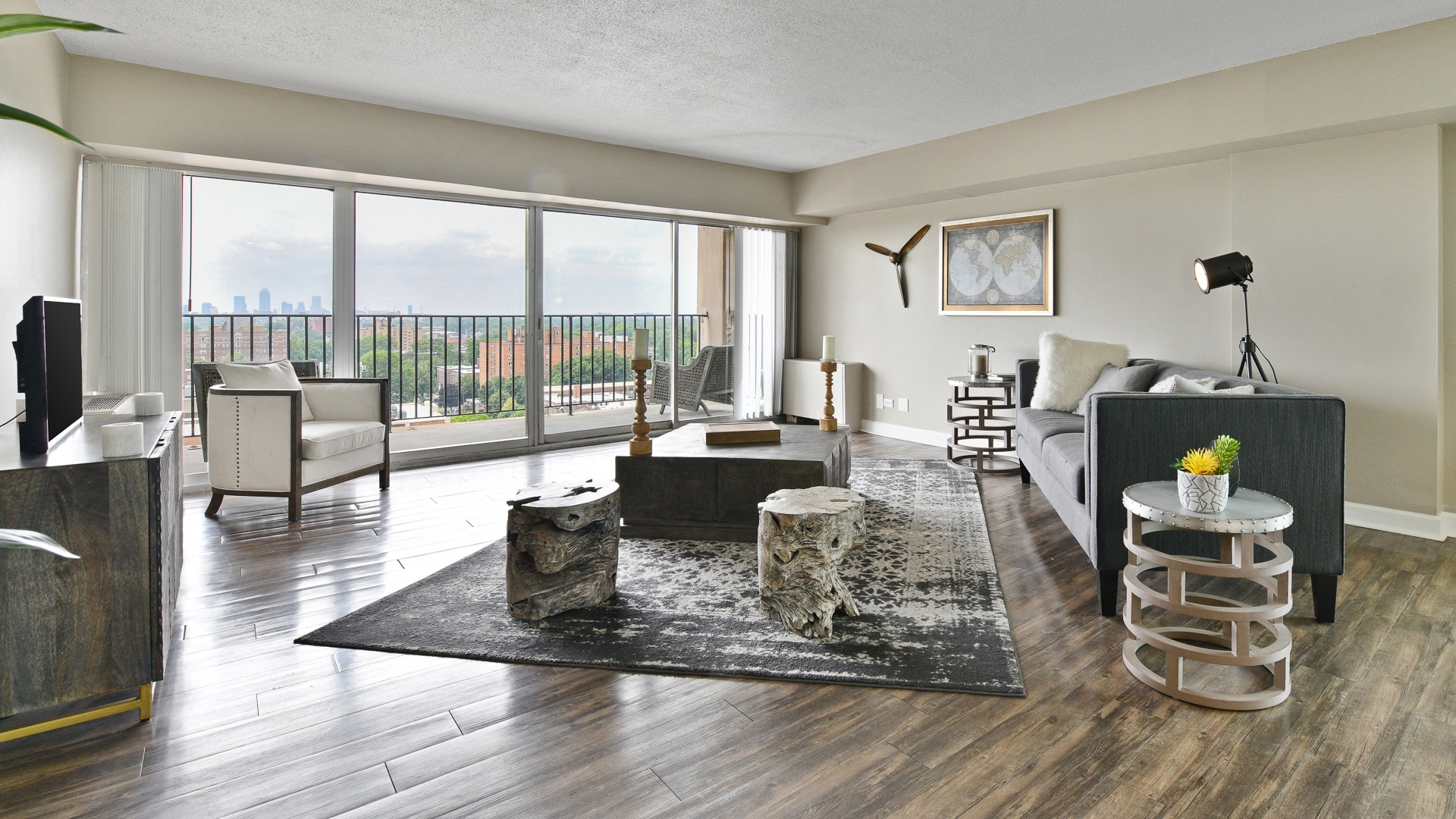 Large open living room with large windows and a view of the city at CityView on Meridian, Indianapolis, IN,46208