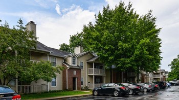 View of exteriors at Patchen Oaks Apartments, Lexington, 40517 - Photo Gallery 38