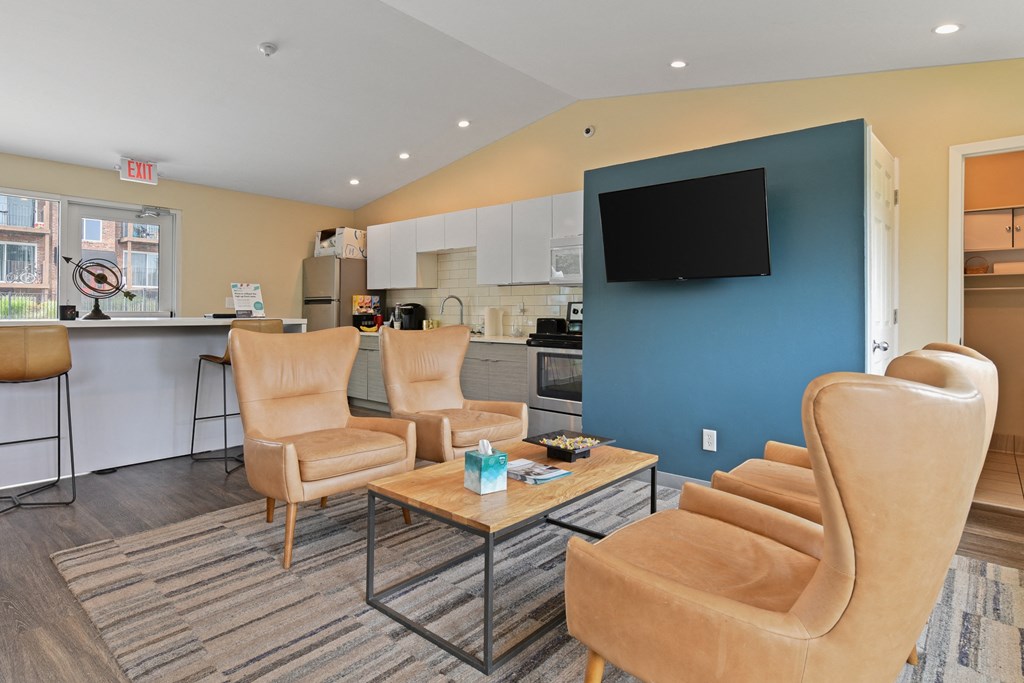 Casual seating area in the clubhouse at Heritage Hill Estates Apartments, Cincinnati, Ohio 45227