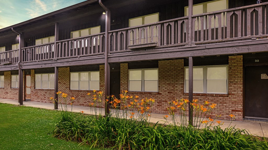 Exquisite Exterior at Sherwood Forest Apartment Homes, Illinois, 60901