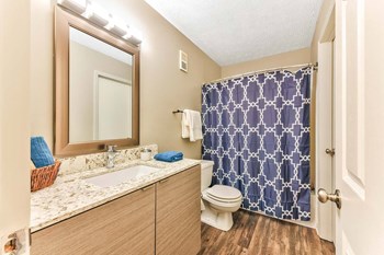 Bathroom at Patchen Oaks Apartments, Lexington, KY, 40517 - Photo Gallery 13
