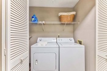 Laundryat Patchen Oaks Apartments, Kentucky, 40517 - Photo Gallery 15