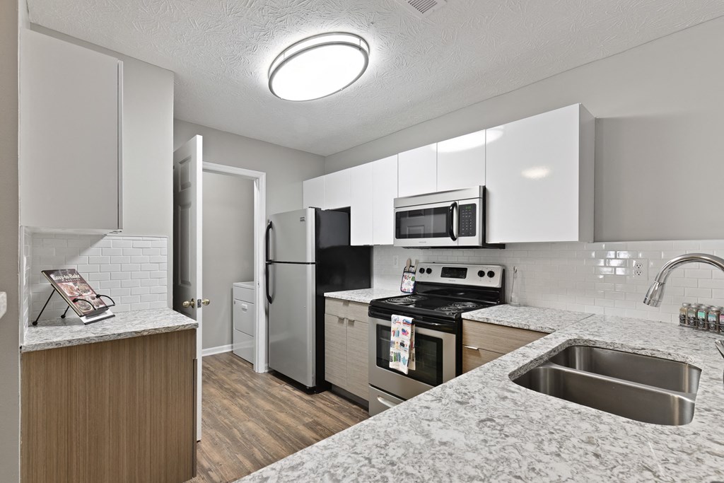 Modern Updated Kitchen with Stainless Steel Appliances at Patchen Oaks Apartments, Lexington, Kentucky 40517