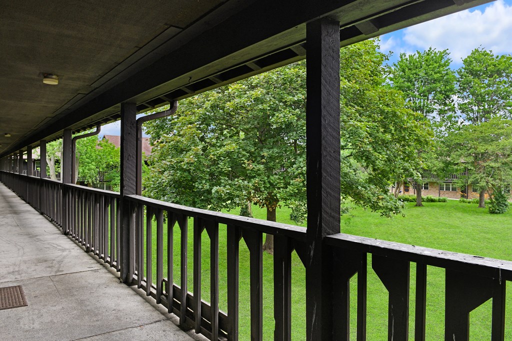Large Balcony at Sherwood Forest Apartment Homes, Illinois