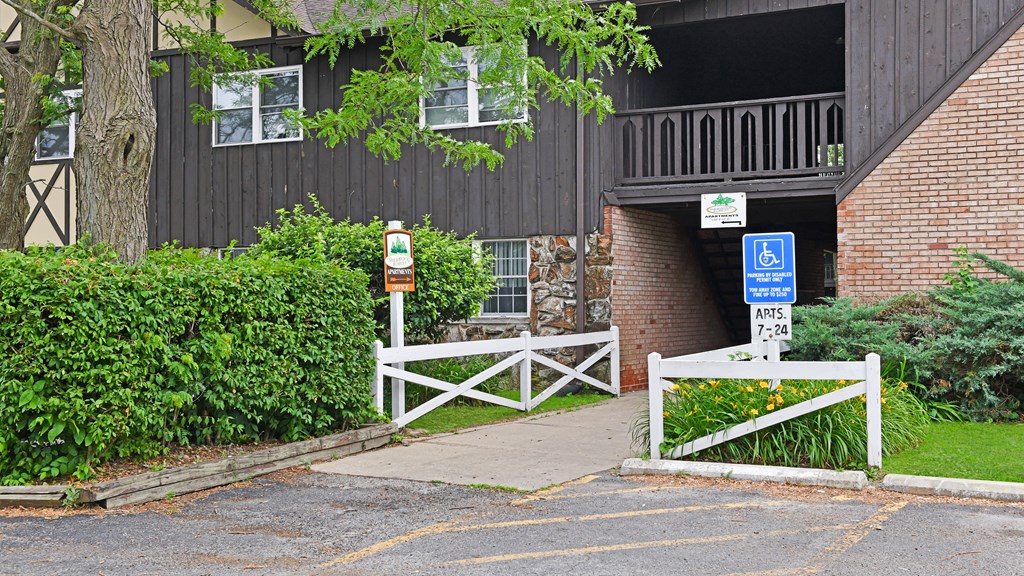 Property Entrance at Sherwood Forest Apartment Homes, Kankakee, IL, 60901