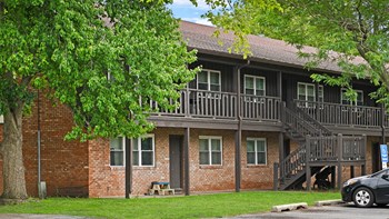 Elegant Exterior View Elegant Exterior View at Sherwood Forest Apartment Homes, Kankakee - Photo Gallery 2