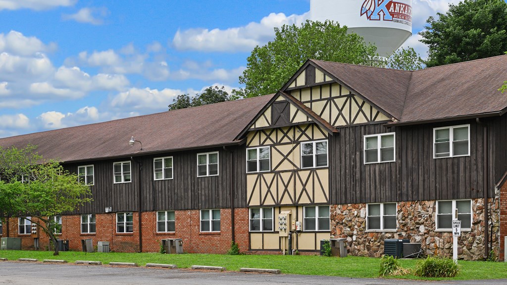 Elegant Exterior View Of Property at Sherwood Forest Apartment Homes, Illinois, 60901
