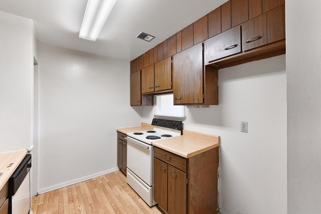 Kitchen Unit at Sherwood Forest Apartment Homes, Illinois