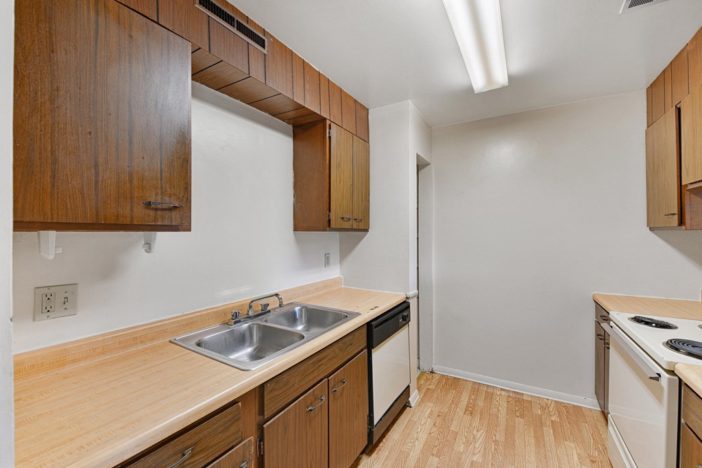 Sink With Faucet at Sherwood Forest Apartment Homes, Illinois, 60901