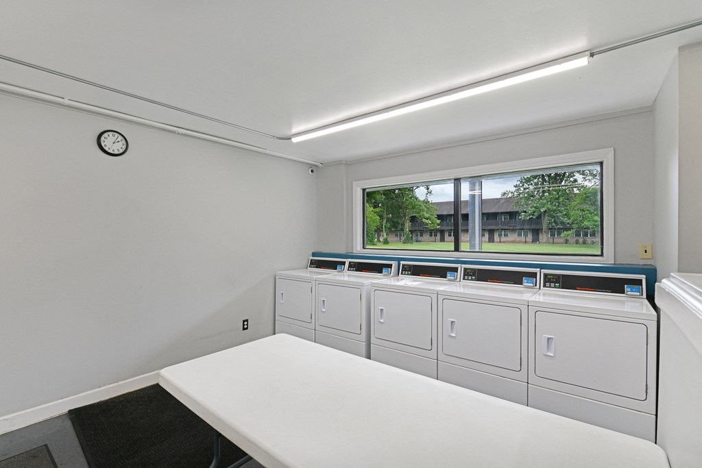 Laundry Room at Sherwood Forest Apartment Homes, Kankakee
