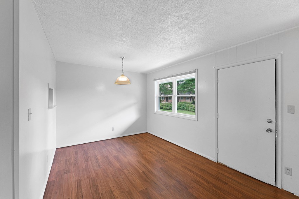 Living Room Interior at Sherwood Forest Apartment Homes, Kankakee, IL, 60901