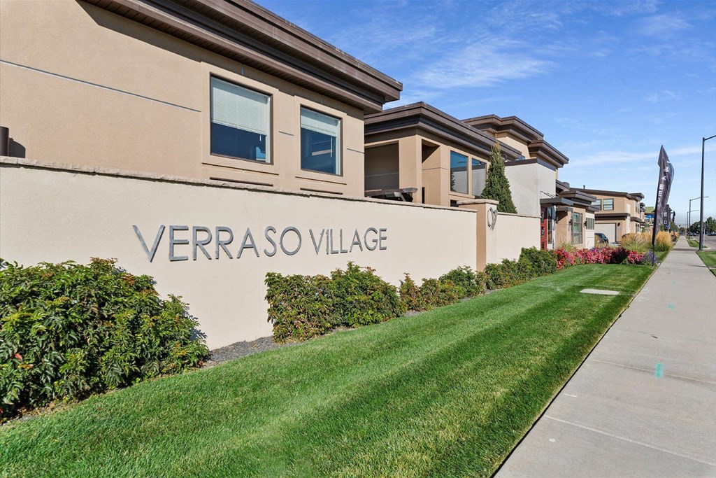 Green Landscaping at Verraso Village Townhomes, Meridian, 83646
