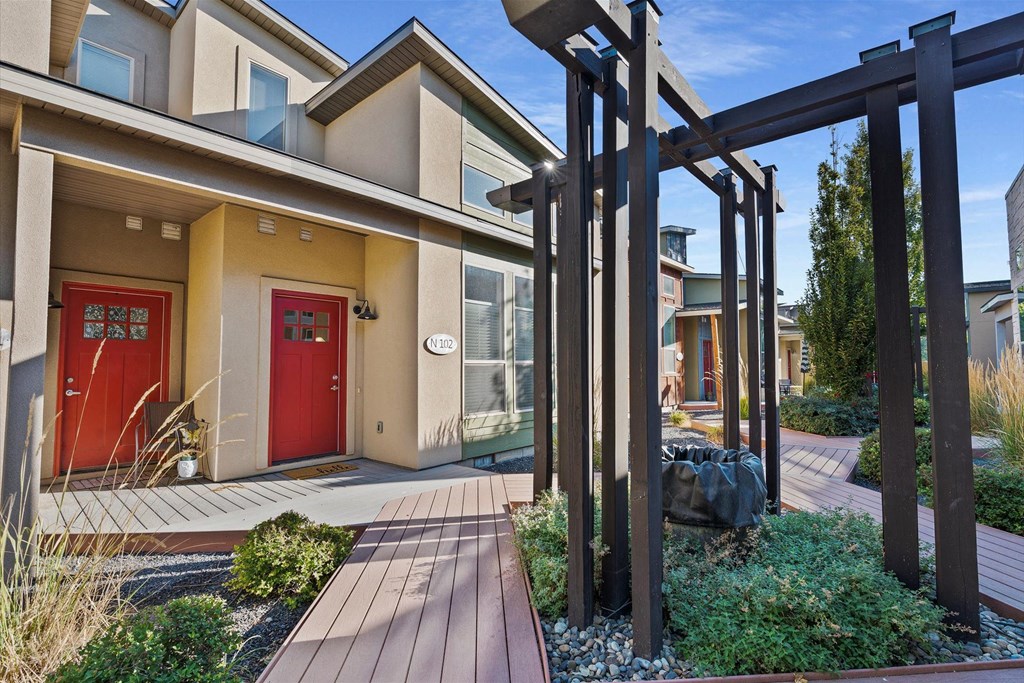 Courtyard Patio at Verraso Village Townhomes, Meridian, ID, 83646