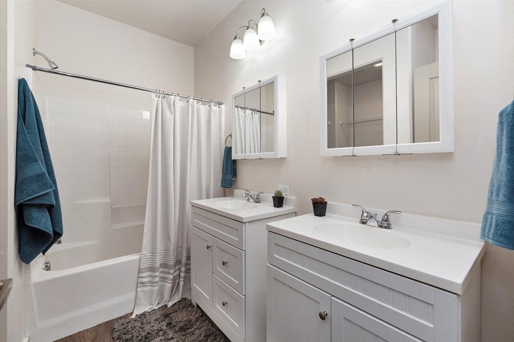 Bathroom With Bathtub at Verraso Village Townhomes, Meridian, ID