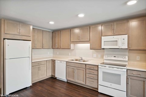 800 42Nd Ave NE 3 Beds Apartment for Rent
