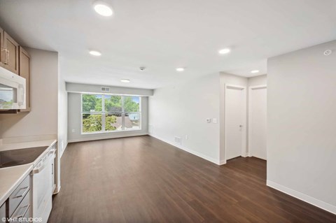 800 42Nd Ave NE 3 Beds Apartment for Rent