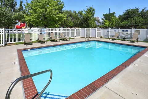 Large Pool at Country Oaks Apartments, Utah