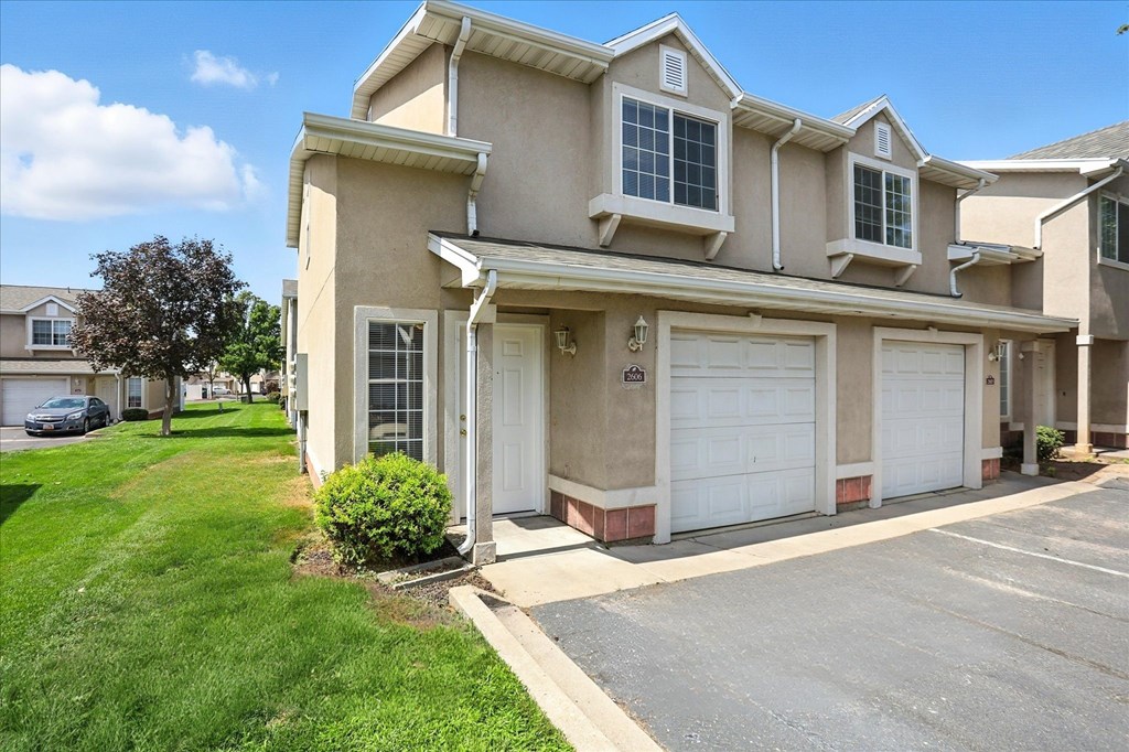 Garages Available at Oakstone Apartments, Clearfield