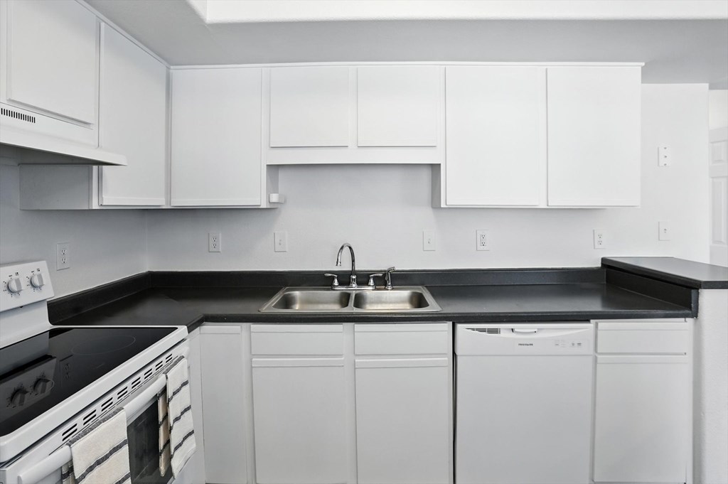 White Kitchen at Oakstone Apartments, Clearfield, UT